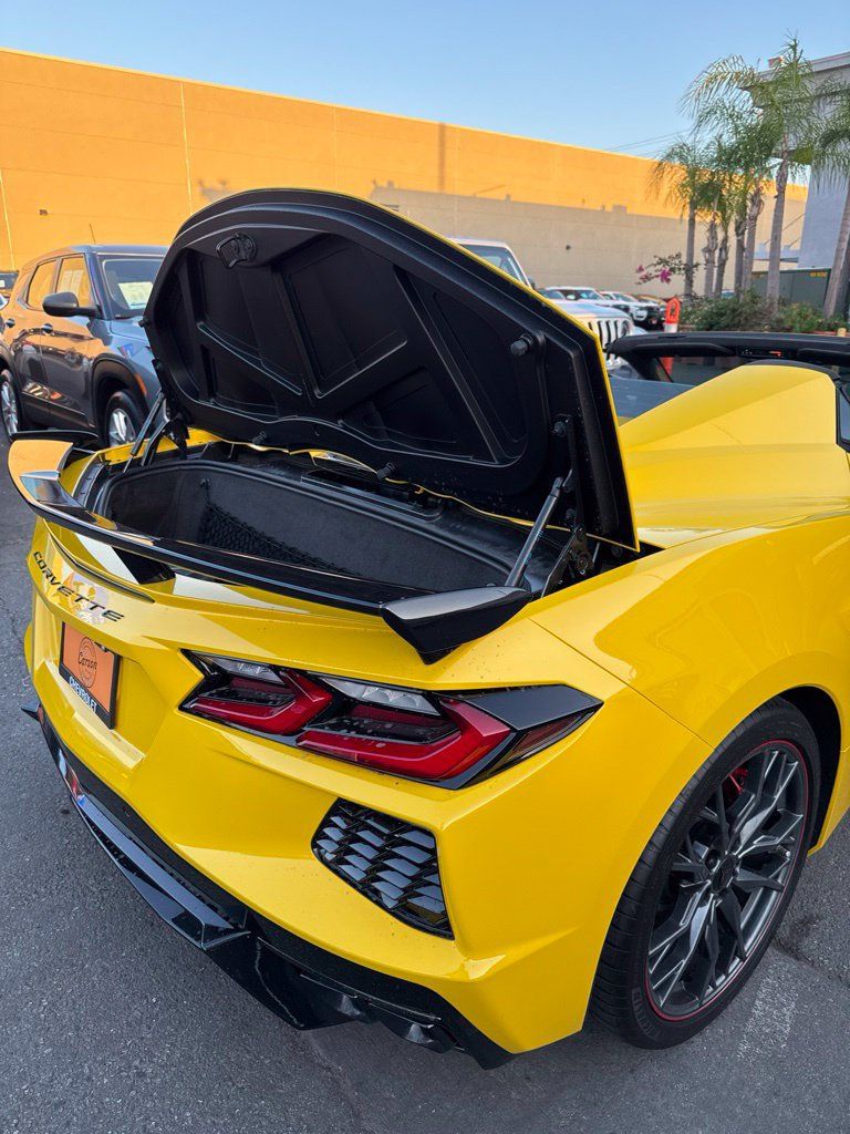 Used 2026 Chevrolet Corvette Stingray Premium Conv w/ Z51 Performance Package RWD image 39