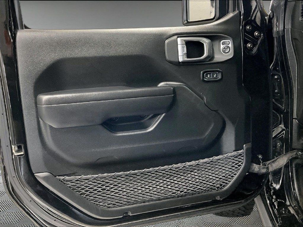 Used 2024 Jeep Wrangler Unlimited AWD/4WD image 9