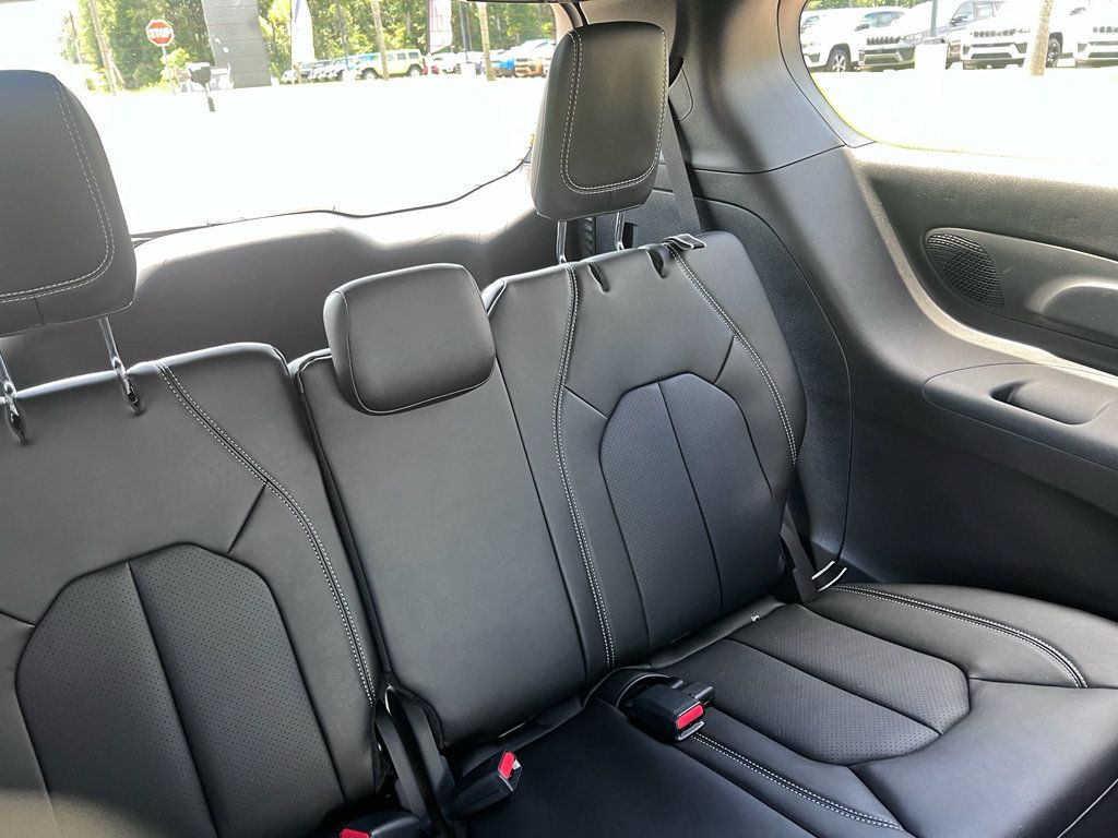 New 2027 Chrysler Pacifica Select w/ Family Tech Group FWD image 15