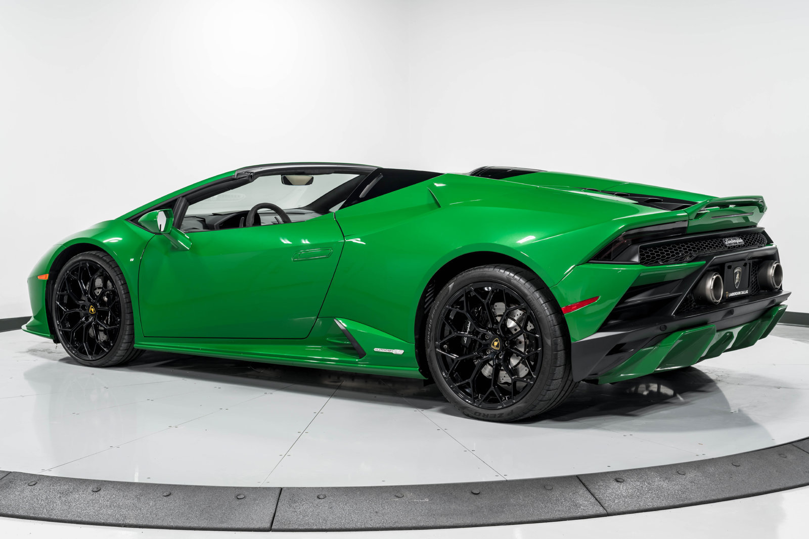 Used 2022 Lamborghini Huracan EVO RWD image 5