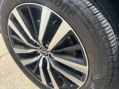 Used 2024 Nissan Pathfinder Platinum w/ Cargo Package image 14