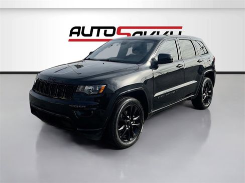 Used 2022 Jeep Grand Cherokee Laredo X image 3