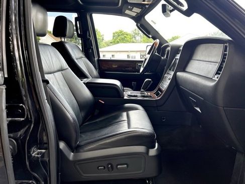 Used 2017 Lincoln Navigator L Select image 27