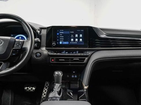 Used 2025 Toyota Camry SE FWD image 13