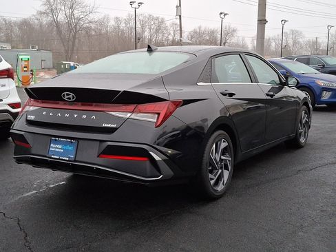 Used 2025 Hyundai Elantra Limited FWD image 11