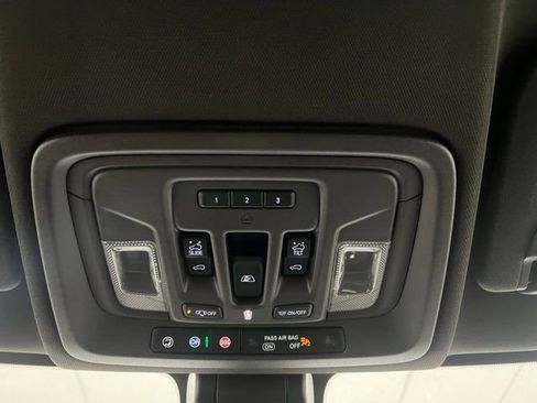 Used 2022 GMC Sierra 3500 Denali w/ Denali Ultimate Package AWD/4WD image 41