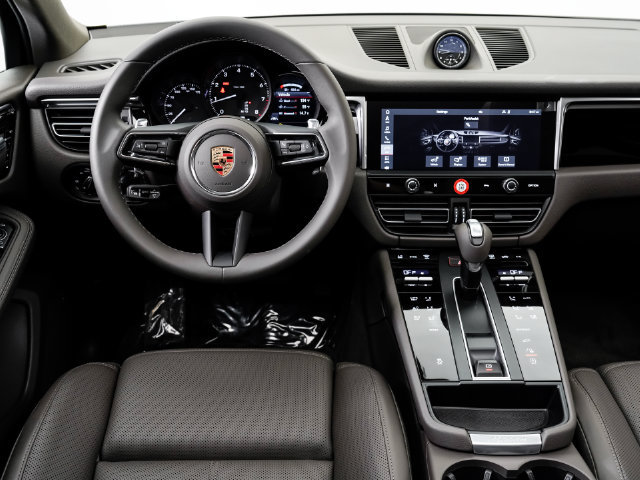 Certified 2026 Porsche Macan AWD/4WD image 16
