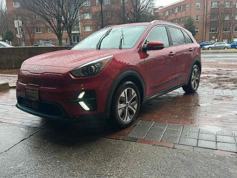Used 2022 Kia Niro EX Premium w/ Cold Weather Package image 7