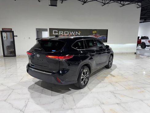 Used 2022 Toyota Highlander XLE image 9