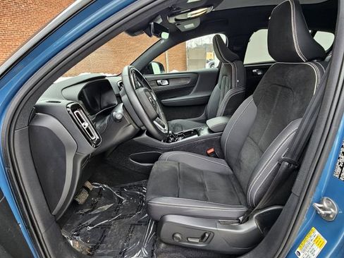 Used 2022 Volvo C40 P8 Recharge Ultimate image 12