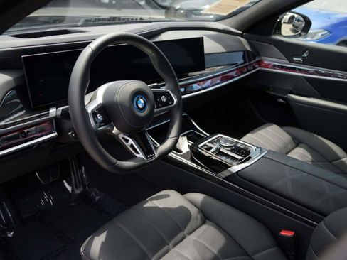 Used 2026 BMW i7 eDrive50 w/ M Sport Package RWD image 19