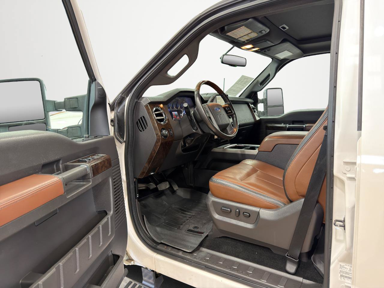 Used 2015 Ford F250 Platinum w/ FX4 Off-Road Package AWD/4WD image 15