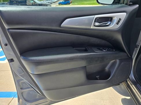 Used 2017 Nissan Pathfinder SL w/ SL Tech Package AWD/4WD image 9
