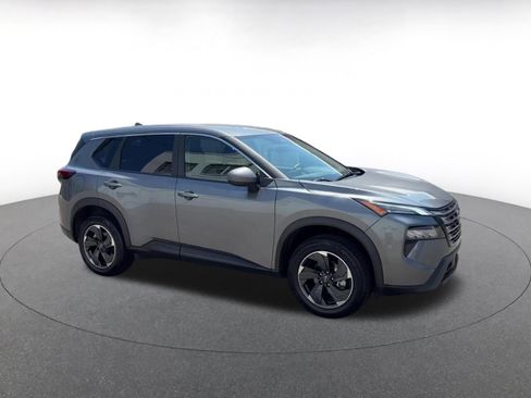 Used 2025 Nissan Rogue SV FWD image 2