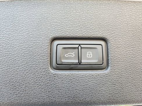 Used 2025 Audi Q8 Premium Plus w/ Premium Plus Package image 18