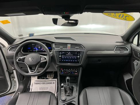 Used 2022 Volkswagen Tiguan SE R-Line image 32