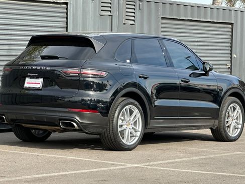 Certified 2023 Porsche Cayenne Platinum Edition image 8