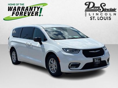 Used 2024 Chrysler Pacifica Touring-L
