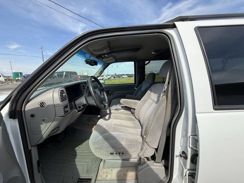 Used 1999 Chevrolet Suburban 2500 w/ Preferred Equipment Group 2 image 9