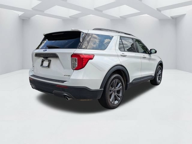 Used 2023 Ford Explorer XLT w/ Equipment Group 202A AWD/4WD image 5