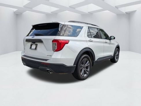 Used 2023 Ford Explorer XLT w/ Equipment Group 202A AWD/4WD image 5
