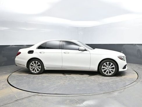 Used 2017 Mercedes-Benz E 300 4MATIC image 9