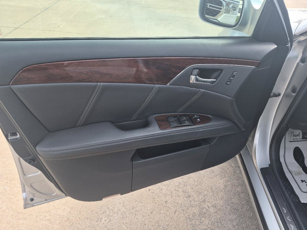 Used 2009 Toyota Avalon Limited FWD image 13