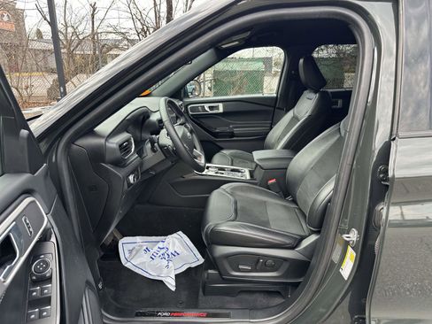 Certified 2022 Ford Explorer ST w/ ST Street Pack image 17