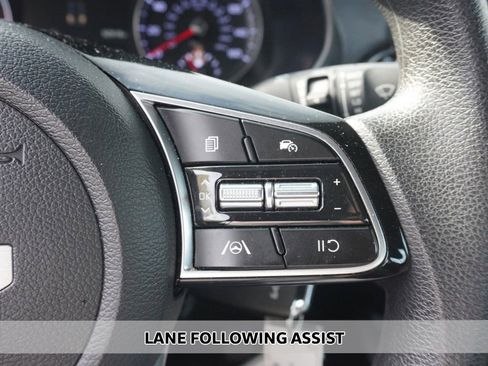 Used 2023 Kia Forte LXS image 3