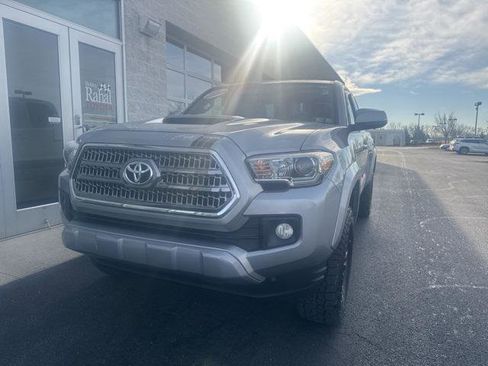 Certified 2017 Toyota Tacoma TRD Sport image 2