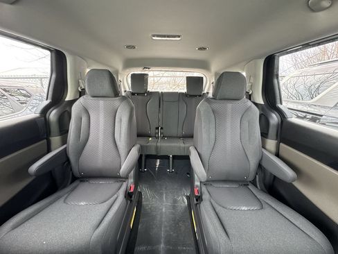 New 2026 Kia Carnival LX FWD image 22