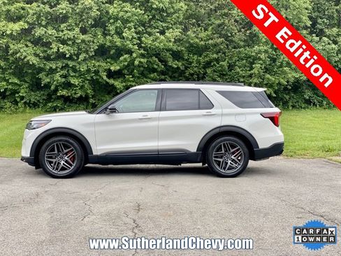 Used 2025 Ford Explorer ST image 4