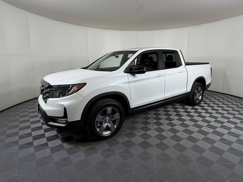 Used 2025 Honda Ridgeline TrailSport image 2