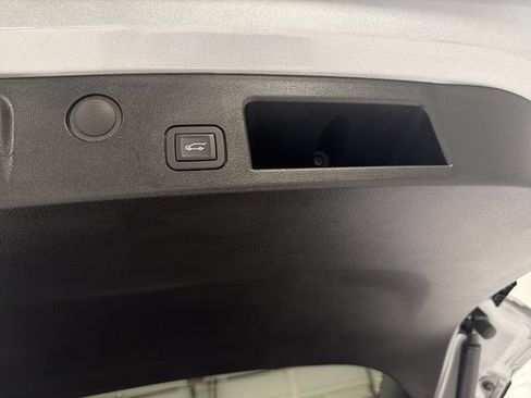 New 2026 GMC Terrain AT4 w/ LPO, Black Badging Package AWD/4WD image 16