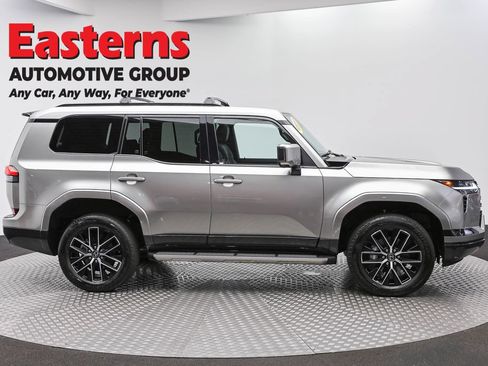 Used 2024 Lexus GX 550 w/ Cold Area Package AWD/4WD image 4