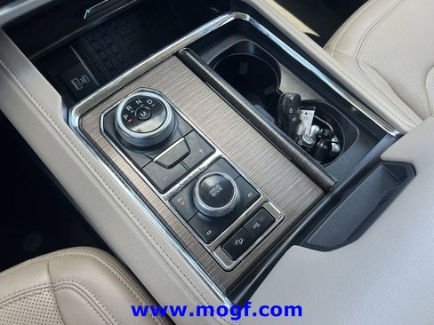 Certified 2024 Ford Expedition Limited image 12
