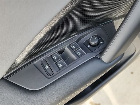 New 2026 Volkswagen Tiguan SE R-Line image 12