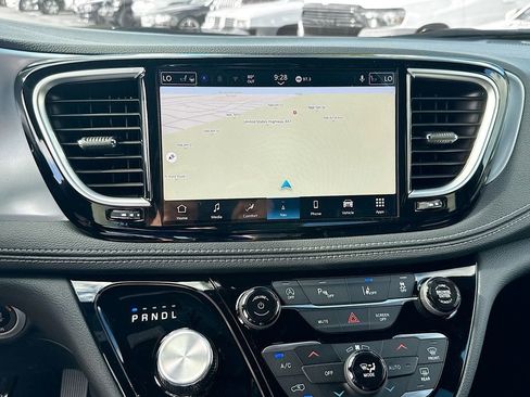 New 2026 Chrysler Pacifica Limited w/ S Appearance Package image 13