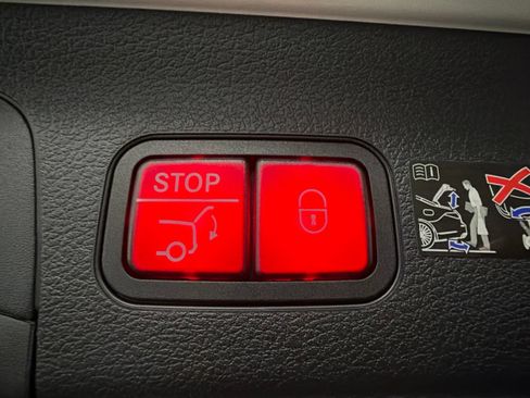 Used 2026 Mercedes-Benz GLS 450 4MATIC image 17