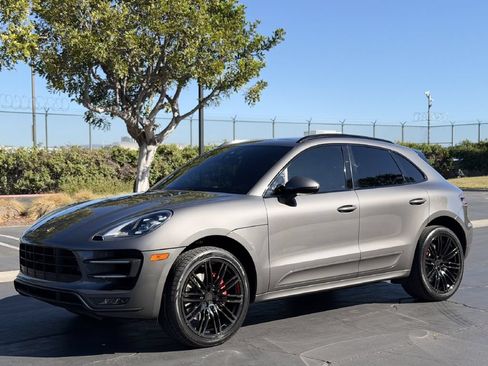 Used 2018 Porsche Macan Turbo AWD/4WD image 2