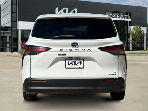 Used 2021 Toyota Sienna LE FWD image 10