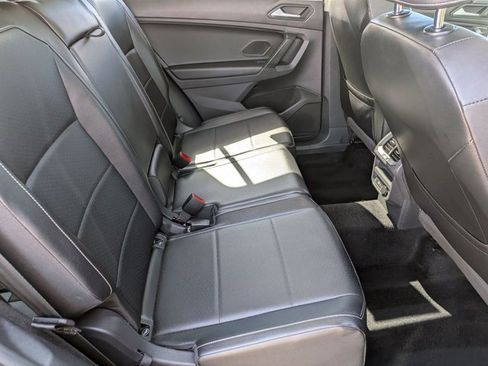 Used 2021 Volkswagen Tiguan SE w/ Panoramic Sunroof Package image 17