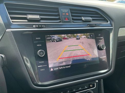 Certified 2021 Volkswagen Tiguan SE R-Line AWD/4WD image 19