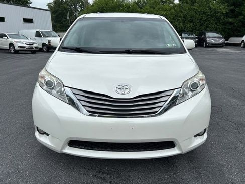 Used 2017 Toyota Sienna XLE Premium image 4