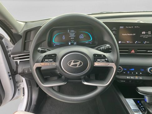 Used 2026 Hyundai Elantra Hybrid FWD image 12