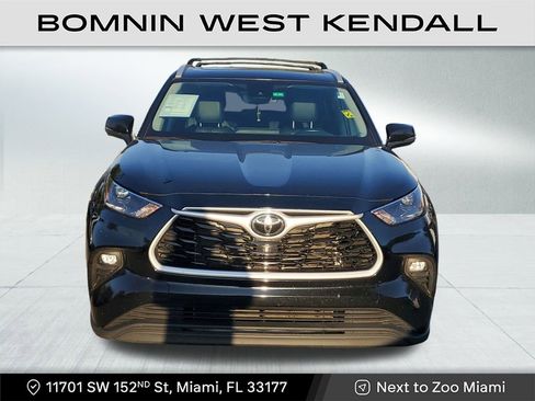 Used 2024 Toyota Highlander LE image 2