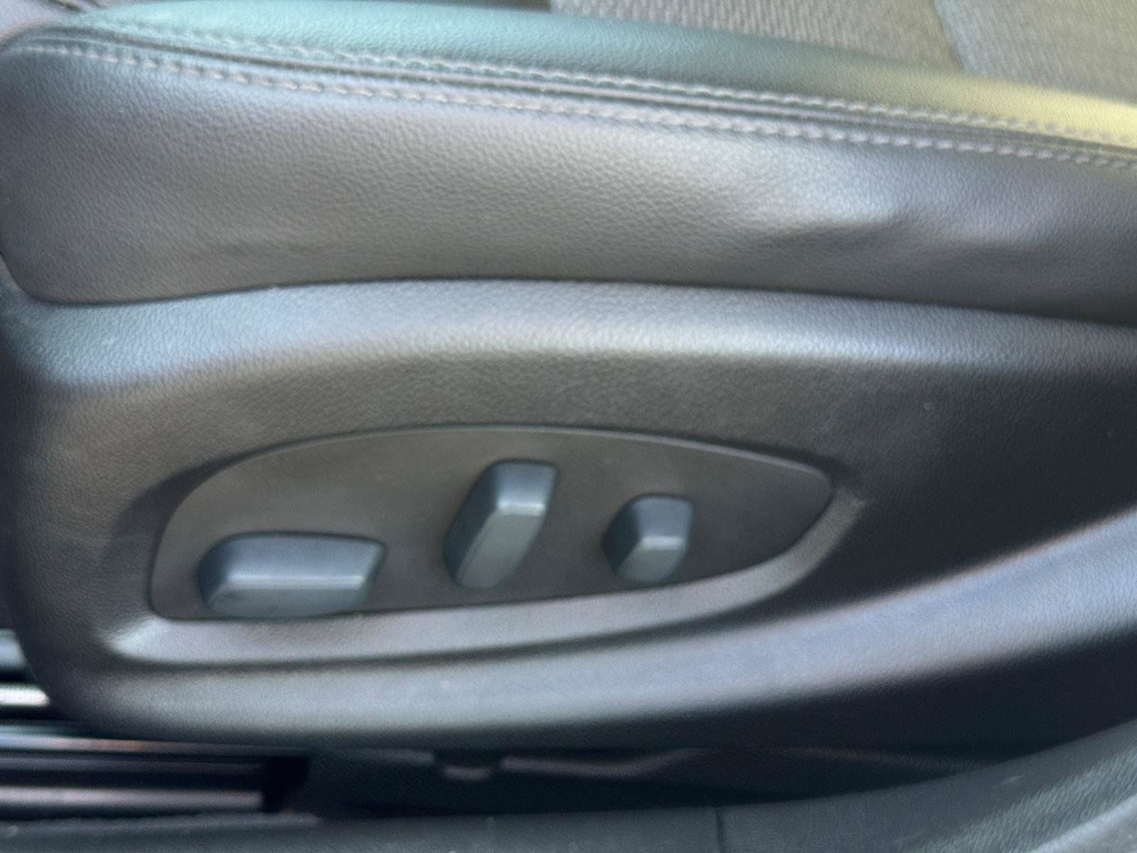 Used 2019 Chevrolet Impala LT FWD image 13