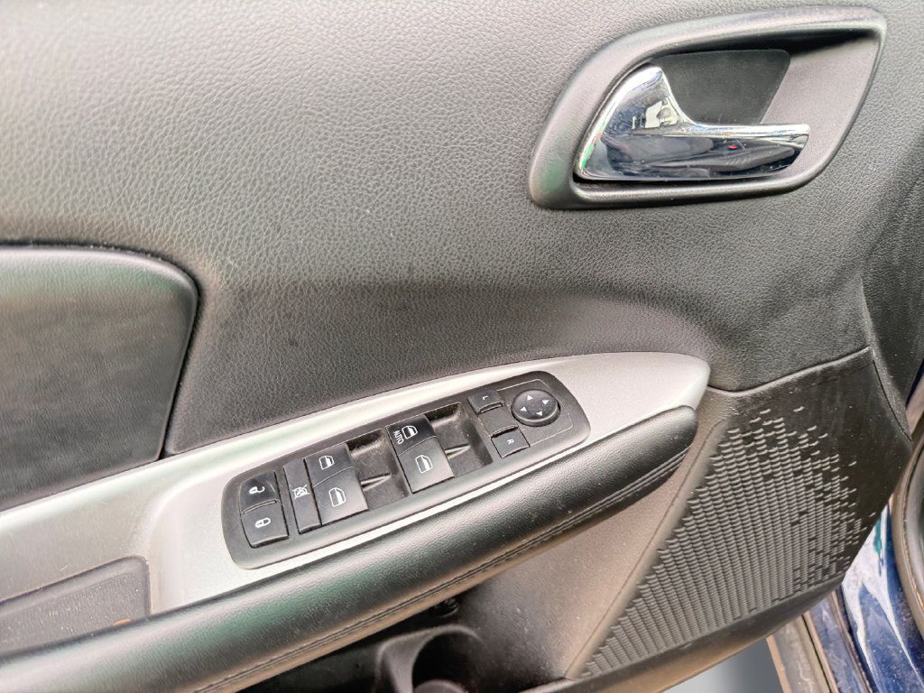 Used 2018 Dodge Journey SE w/ Connectivity Group FWD image 19