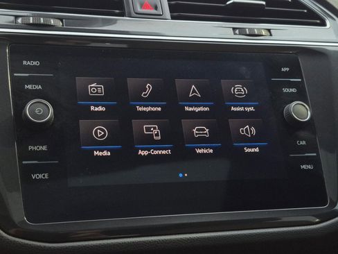 Used 2022 Volkswagen Tiguan SE R-Line image 24