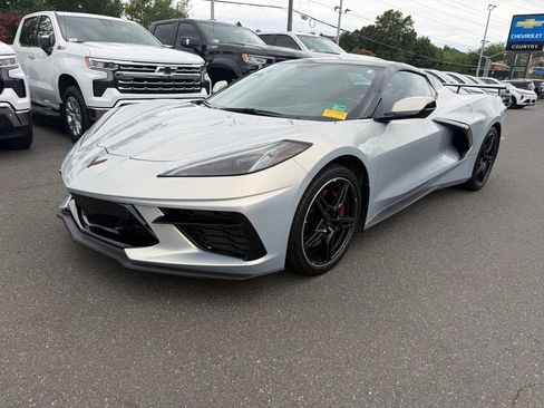 Used 2022 Chevrolet Corvette Stingray Preferred Conv w/ Z51 Performance Package RWD image 2